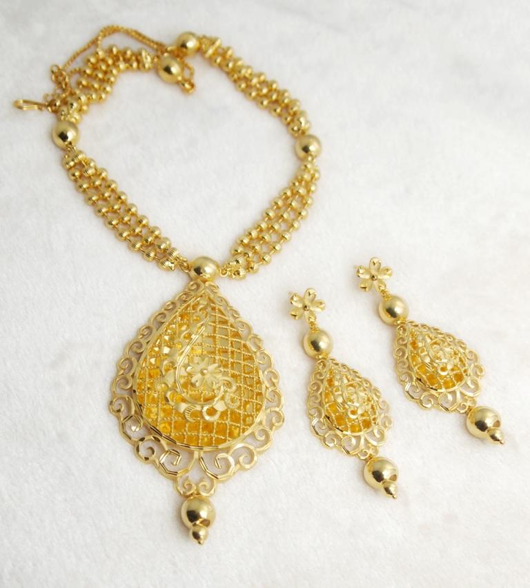 Utkrishtt Forming Gold Plated Copper Necklace Set - 1107803