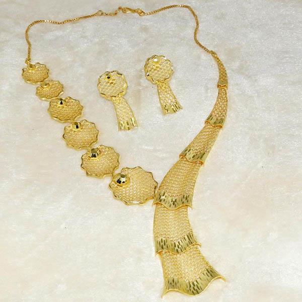 Utkrishtt Forming Gold Plated Copper Necklace Set - 1107822
