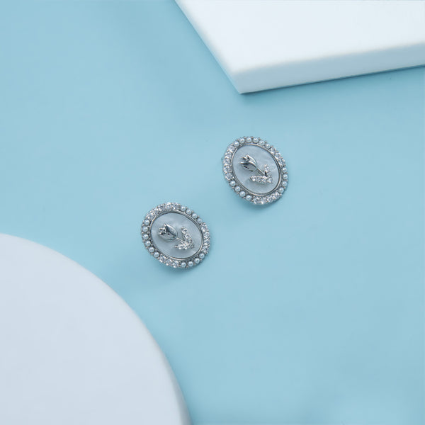 Nipura In Glory Pearly Stud Earrings