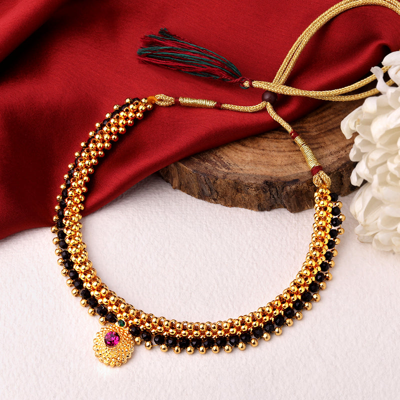 A vintage pearls black-bead necklace | Haruco-vert