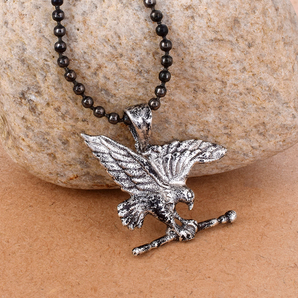 Flying Bald Eagle Pendant Necklace for Men, Hip Hop American Eagle Necklace  with 23.6” Chain, Vintage Hawk Eagle Pendant, Silver Metal Alloy Chain,  Viking Animal Necklace Jewelry Gift (Gold) | Amazon.com