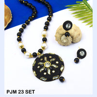 Mahavir Kundan Stone Necklace Set