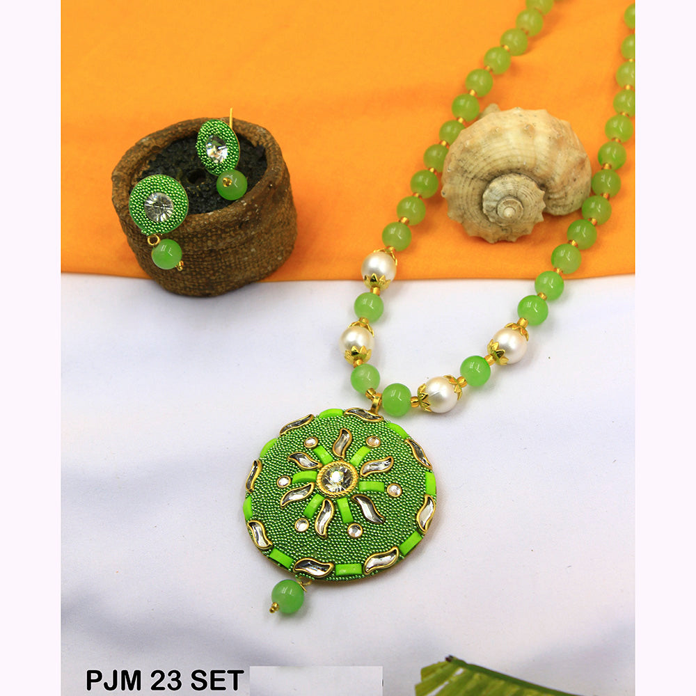 Mahavir Kundan Stone Necklace Set