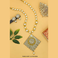 Mahavir Kundan Stone Necklace Set