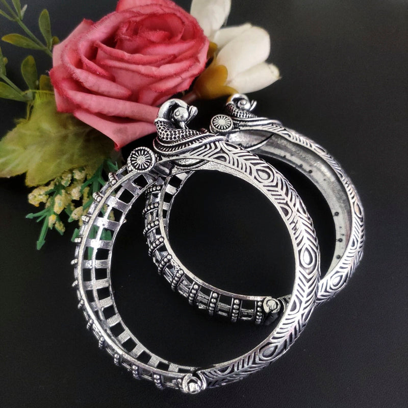 Vaamika Oxidized Plated Openable Screw Bangles