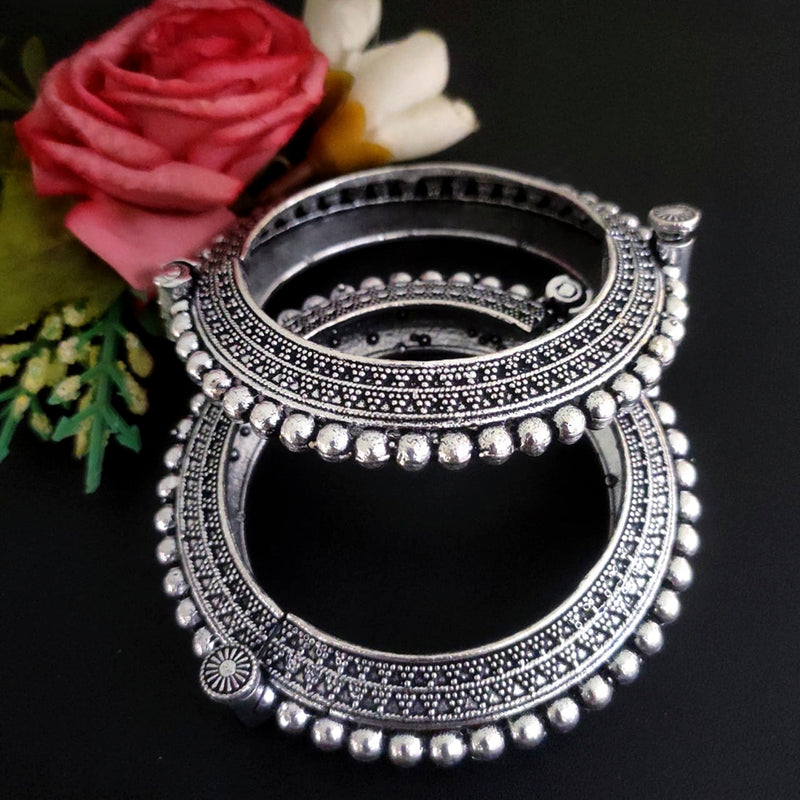 Vaamika Oxidized Plated Openable Screw Bangles