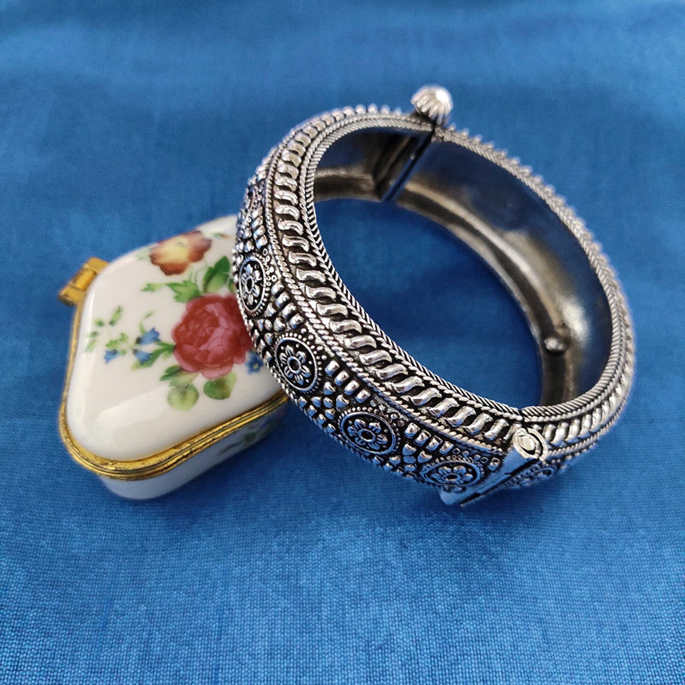 Vaamika Oxidized Plated  Openable Screw Kada