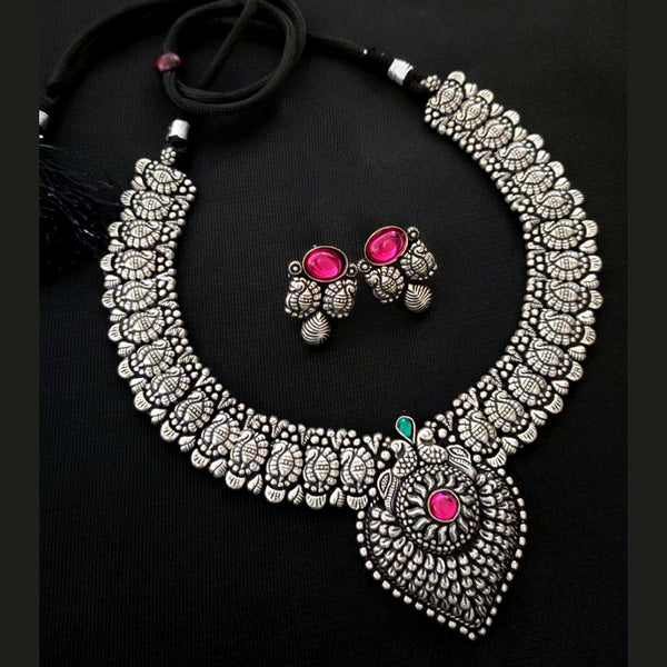 Vaamika Oxidised Plated Pota Stone Necklace Set