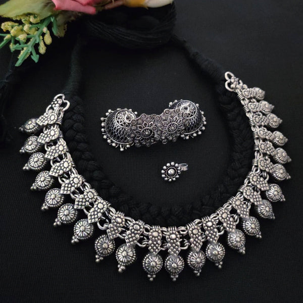 Vaamika Blaack Thread Oxidised Necklace Set With Nose Pin