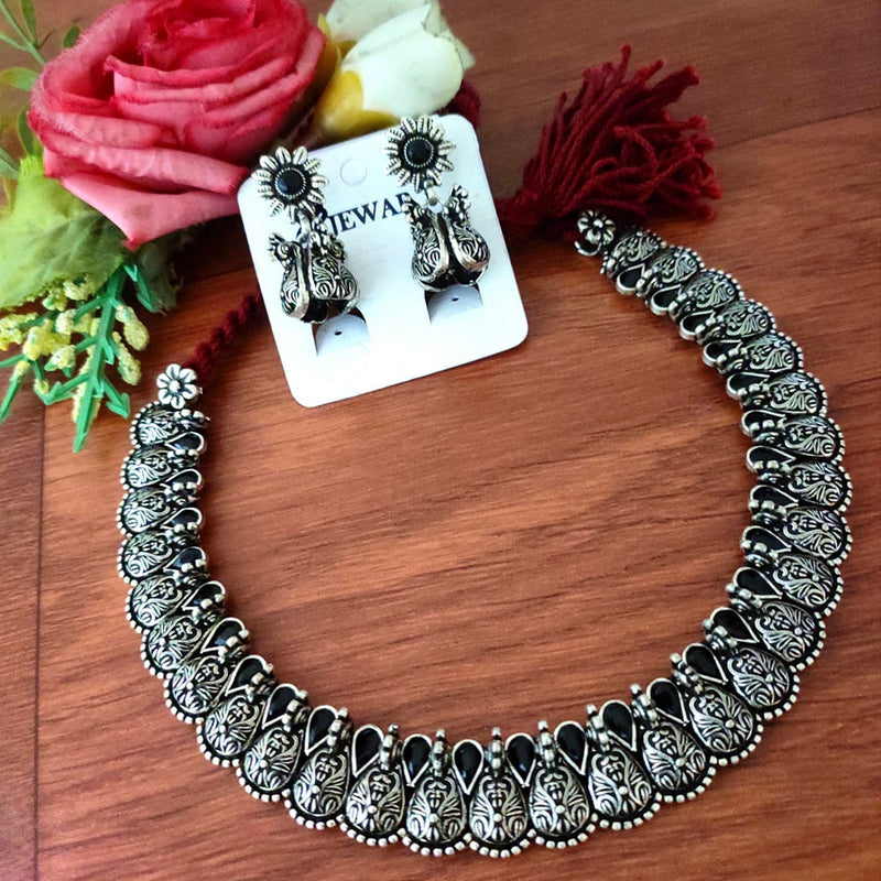 Vaamika Monalisa Stone Thread Oxidized Plated Necklace Set