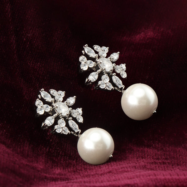 Nipura Zircon Pearl Nivia Earrings