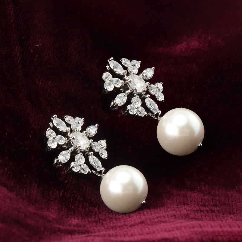 Nipura Zircon Pearl Nivia Earrings